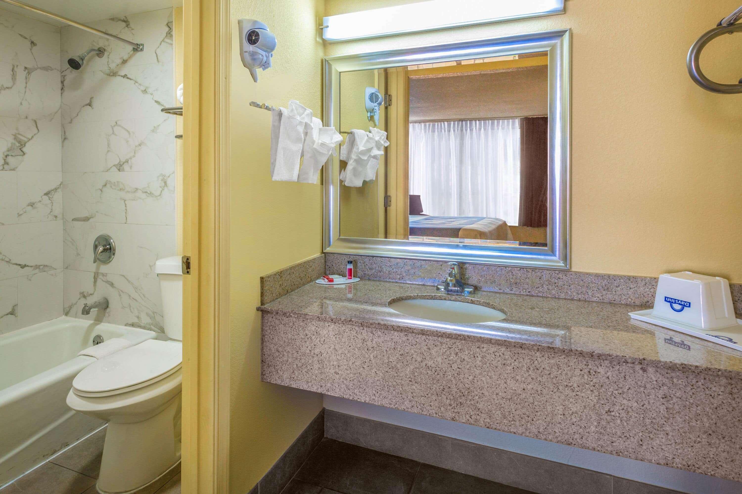 Days Inn By Wyndham Hampton Near Coliseum Convention Center Екстериор снимка