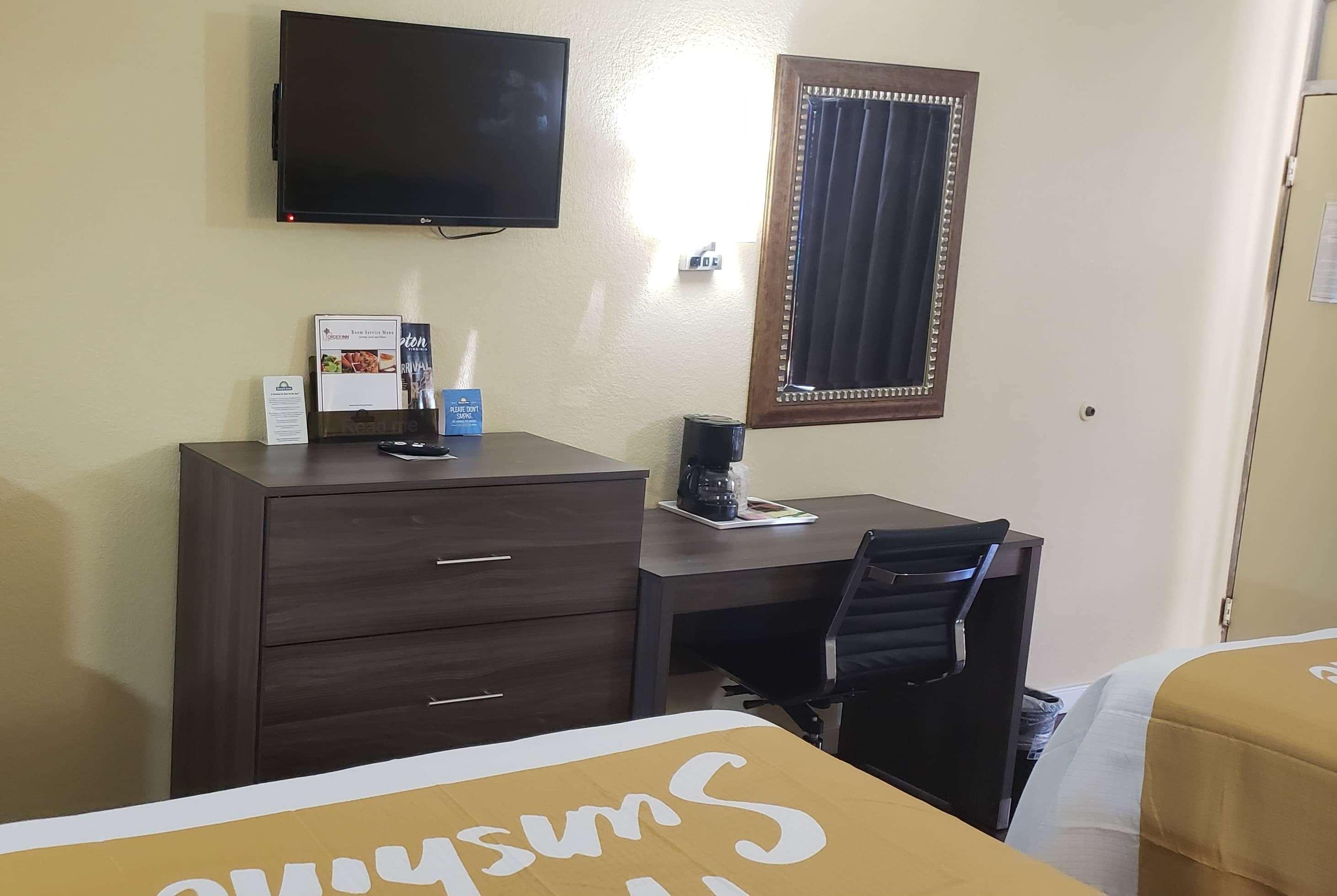 Days Inn By Wyndham Hampton Near Coliseum Convention Center Екстериор снимка