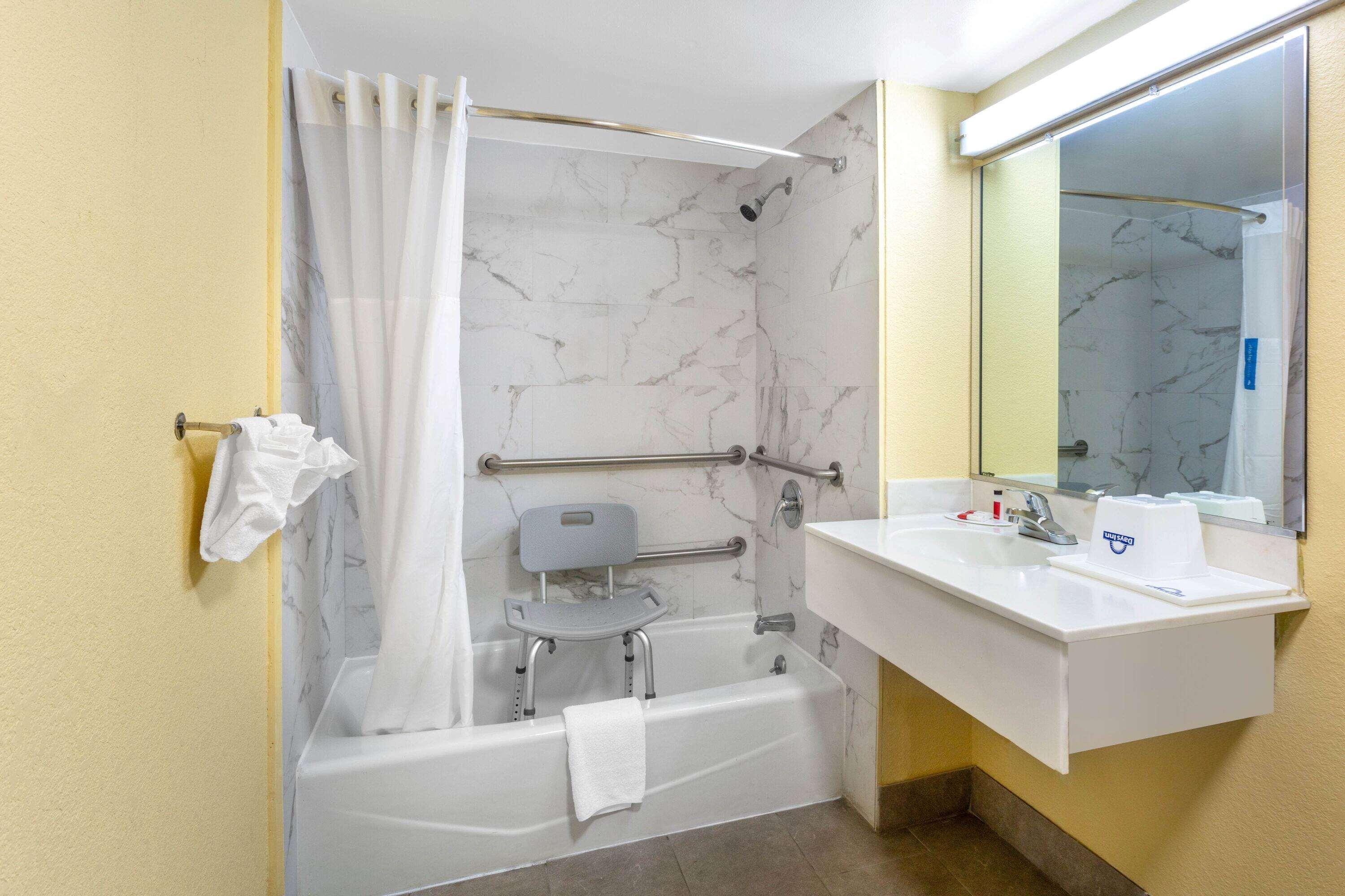 Days Inn By Wyndham Hampton Near Coliseum Convention Center Екстериор снимка